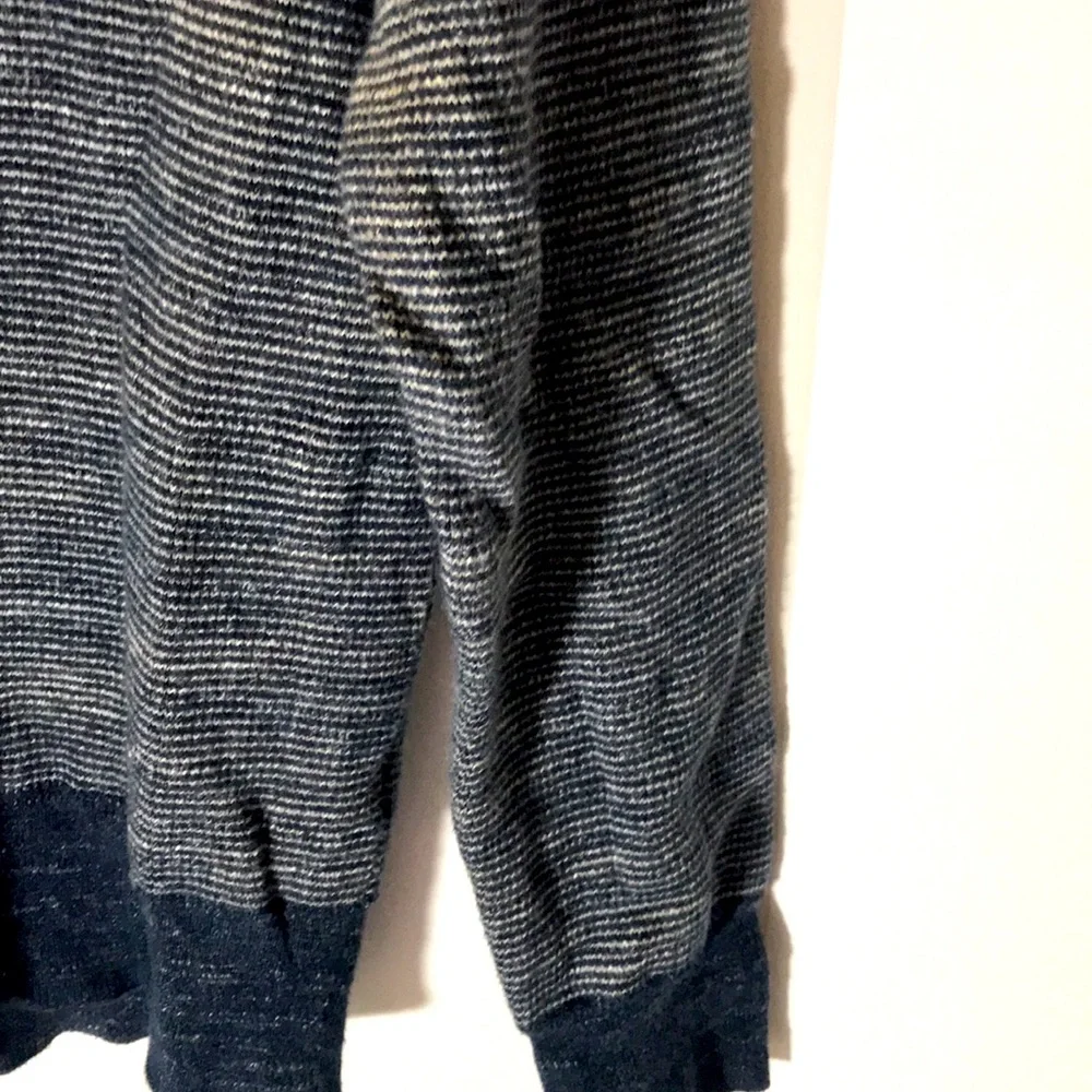 J. Crew sweater size M long sleeves 100% cotton gray blue pullover